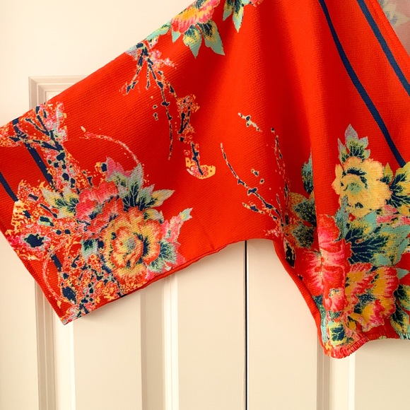 Flying Tomato wrap blouse NWOT - Picture 4 of 6